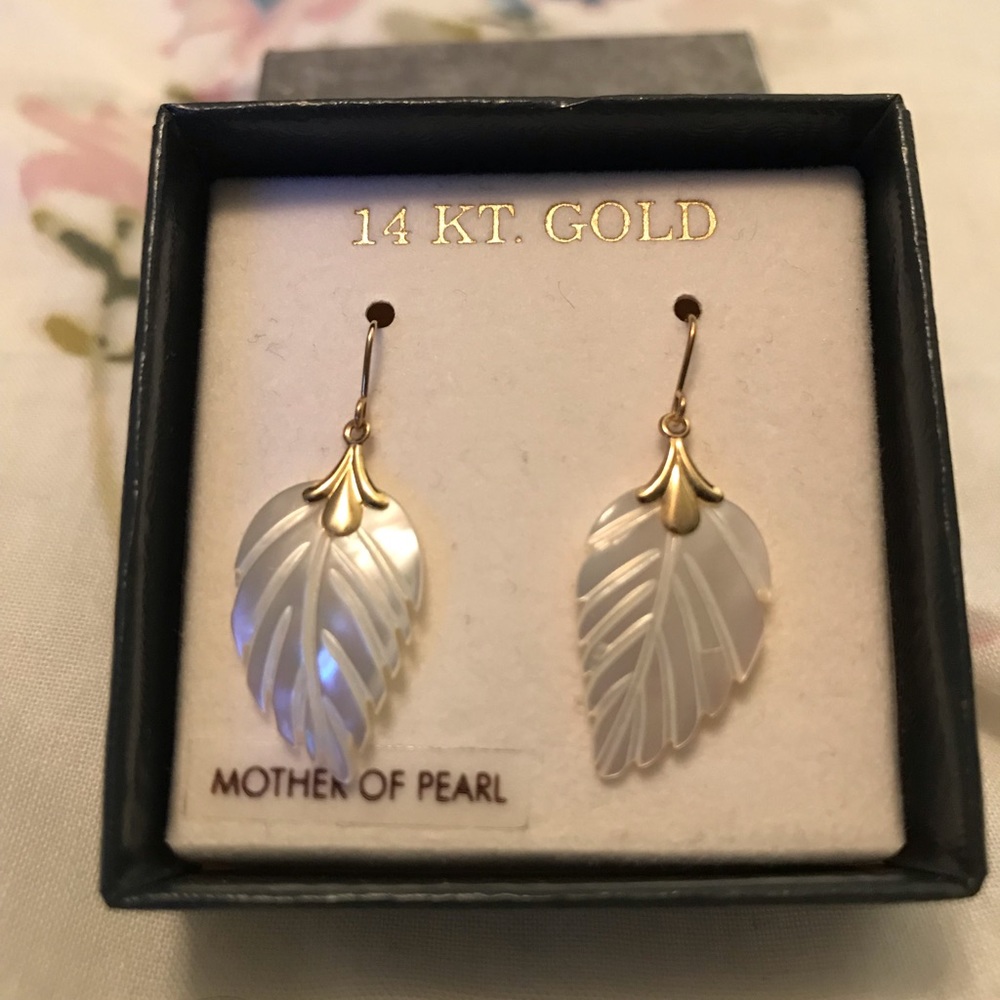 14kt Gold Mother of Pearl Leaf Earrings